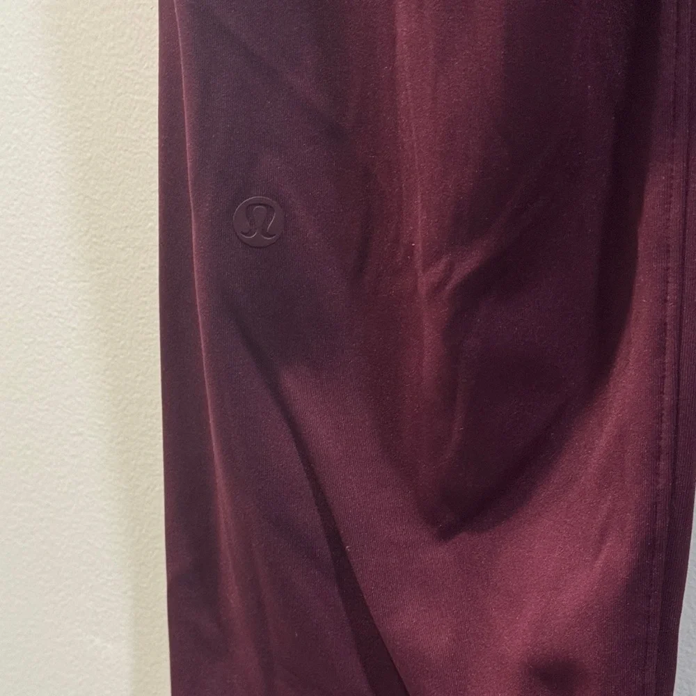 Lululemon On the Fly 7/8 Pant
Dark Adobe - Picture 9 of 11